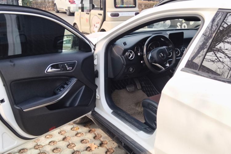 Used Mercedes-Benz GLA 2018 GLA 200 Polar Limited Edition Driver Seat