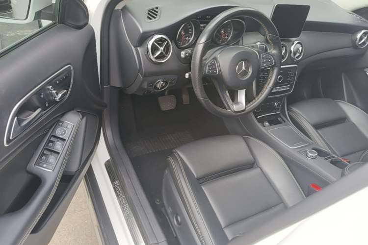 Used Mercedes-Benz GLA 2018 GLA 200 Sport Edition Driver Seat