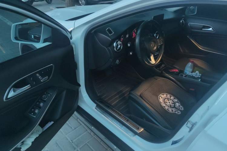 Used Mercedes-Benz GLA 2018 GLA 200 Sport Edition Driver Seat