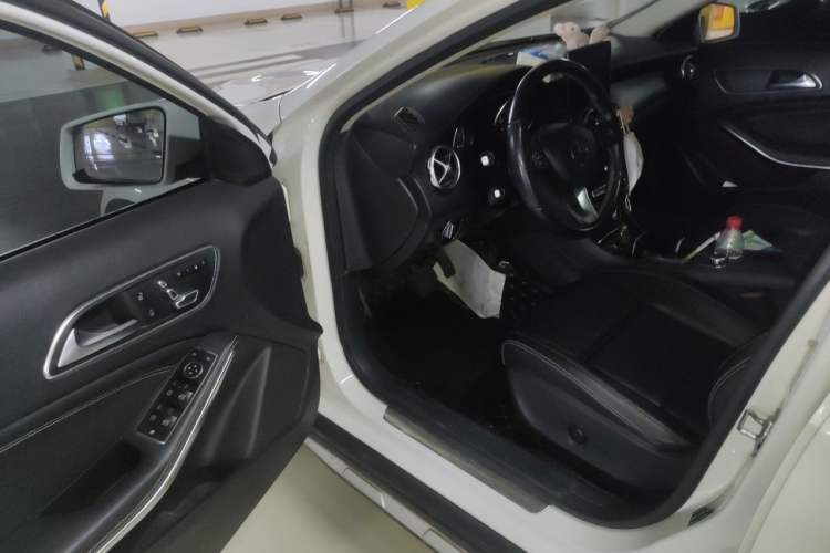 Used Mercedes-Benz GLA 2018 GLA 200 Sport Edition Driver Seat