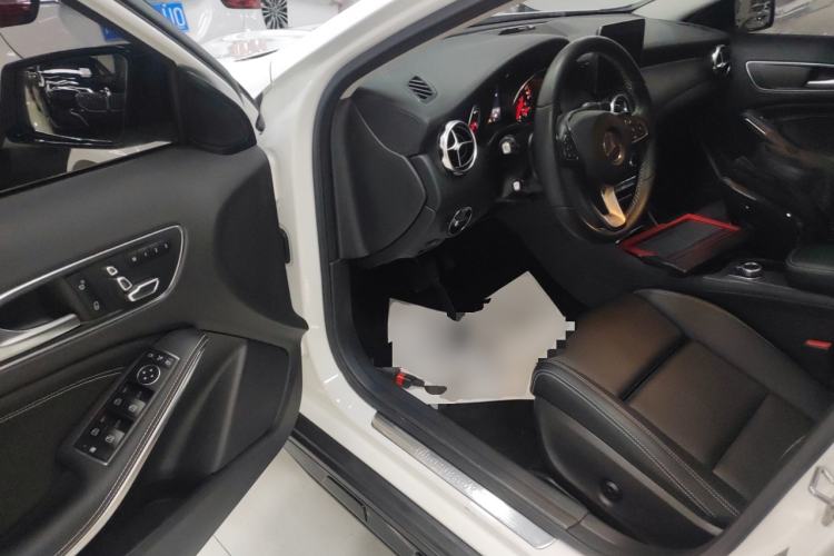 Used Mercedes-Benz GLA 2018 GLA 220 4MATIC Sport Edition Driver Seat