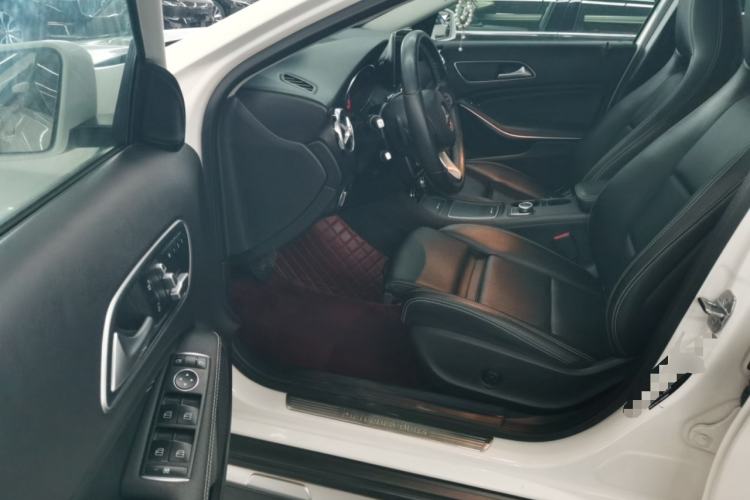 Used Mercedes-Benz GLA 2018 GLA 200 Sport Edition Driver Seat