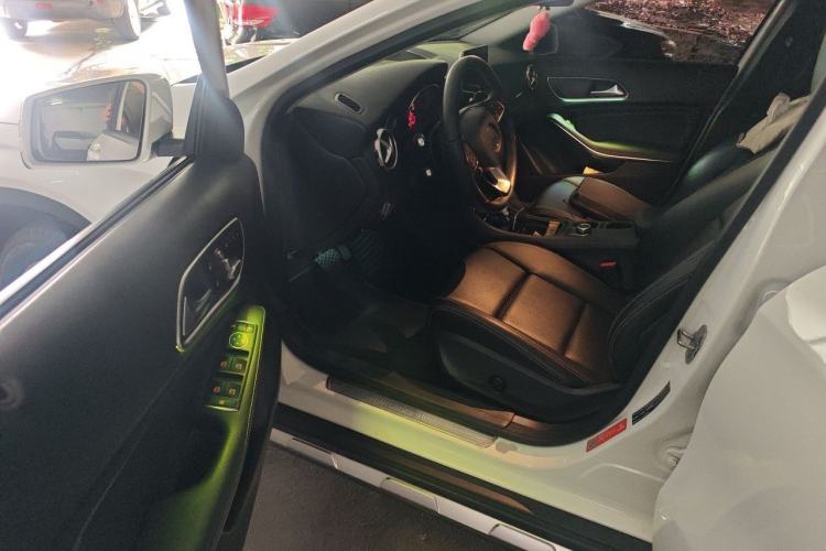 Used Mercedes-Benz GLA 2018 GLA 200 Sport Edition Driver Seat