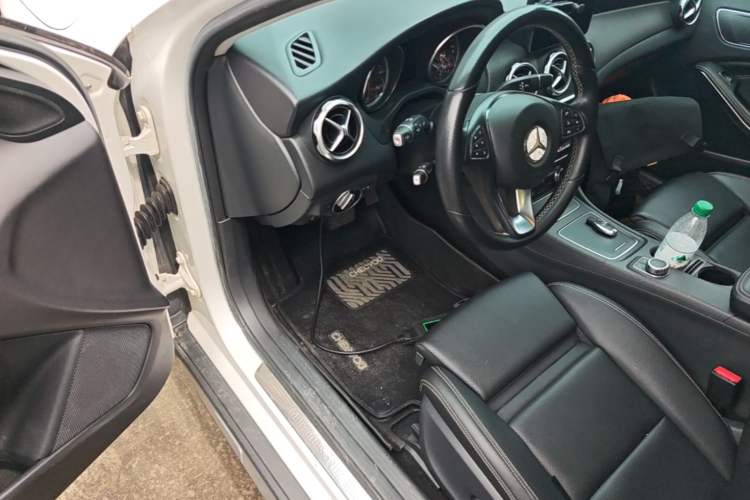 Used Mercedes-Benz GLA 2018 GLA 200 Sport Edition Driver Seat
