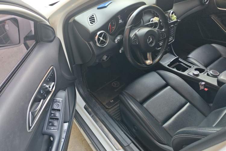Used Mercedes-Benz GLA 2018 GLA 200 Sport Edition Driver Seat