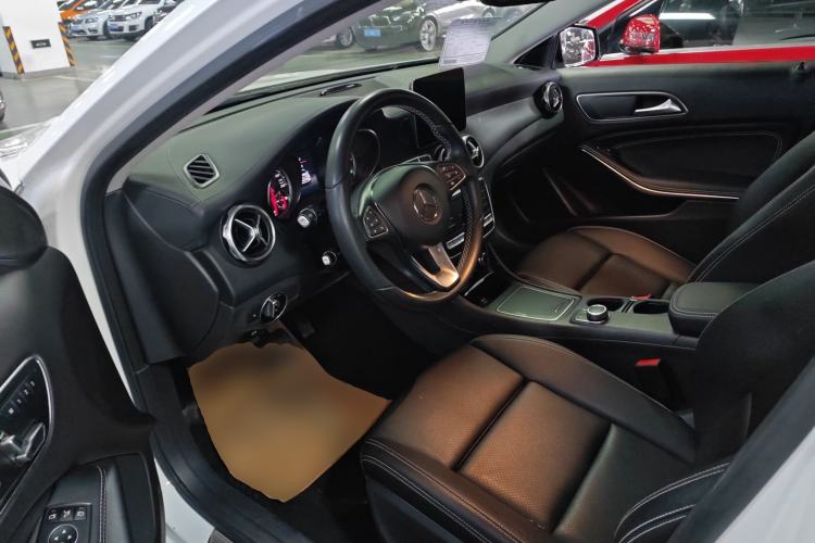 Used Mercedes-Benz GLA 2018 GLA 220 4MATIC Sport Edition Driver Seat