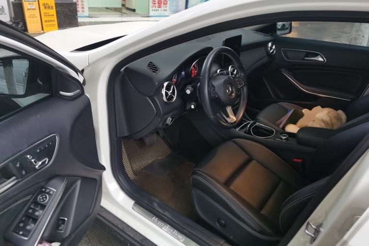 Used Mercedes-Benz GLA 2018 GLA 220 4MATIC Sport Edition Driver Seat