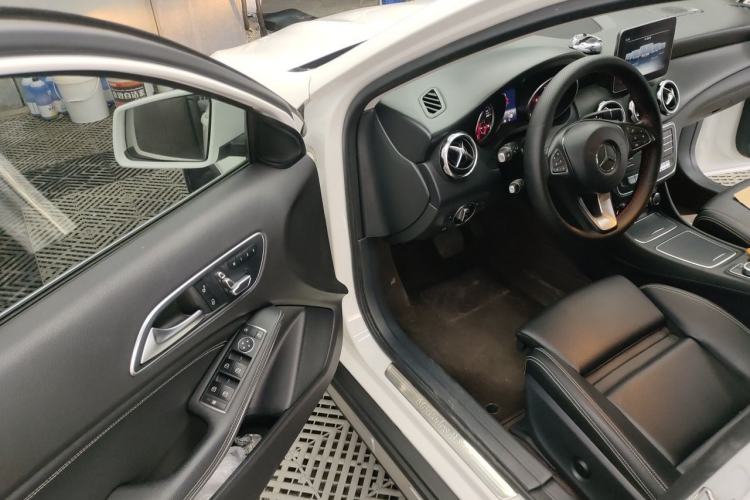 Used Mercedes-Benz GLA 2018 GLA 200 Sport Edition Driver Seat