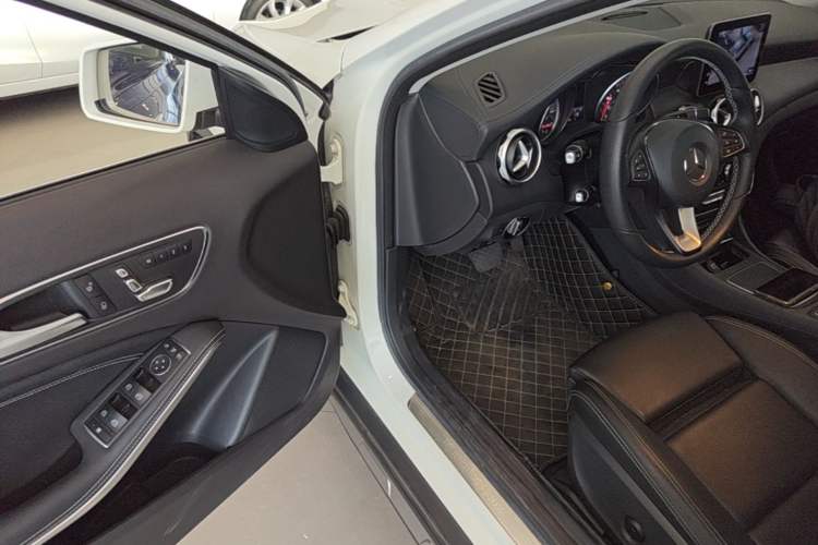 Used Mercedes-Benz GLA 2018 GLA 200 Fashion Model Driver Seat