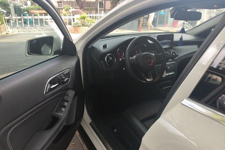 Used Mercedes-Benz GLA 2018 GLA 200 Sport Edition Driver Seat