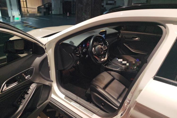 Used Mercedes-Benz GLA 2018 GLA 220 4MATIC Sport Edition Driver Seat