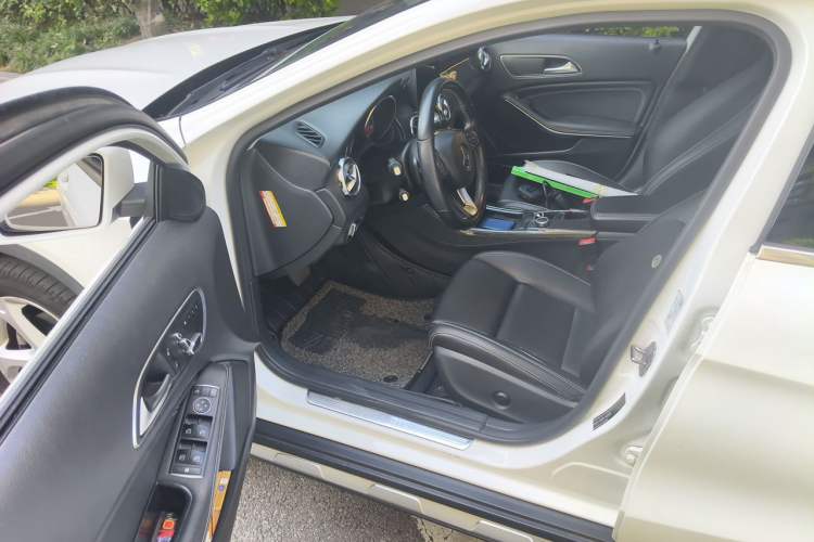 Used Mercedes-Benz GLA 2018 GLA 200 Sport Edition Driver Seat