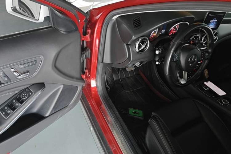 Used Mercedes-Benz GLA 2018 GLA 200 Sport Edition Driver Seat