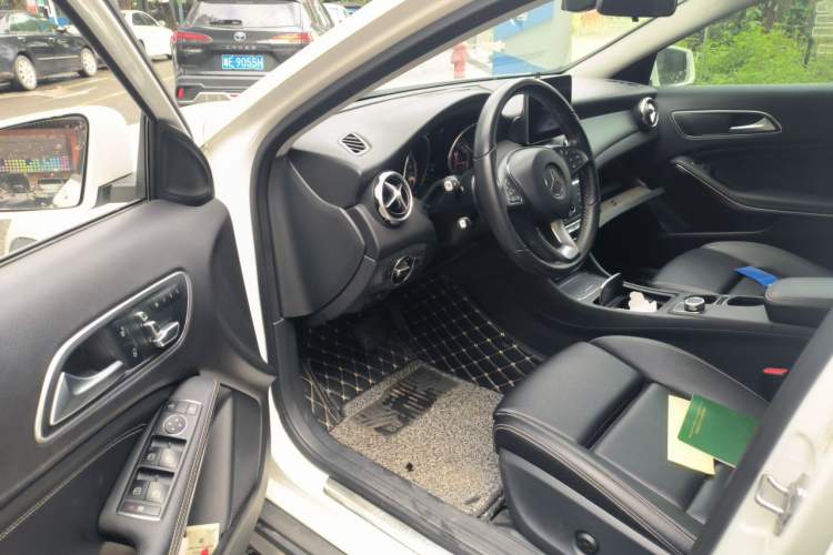 Used Mercedes-Benz GLA 2018 GLA 200 Sport Edition Driver Seat