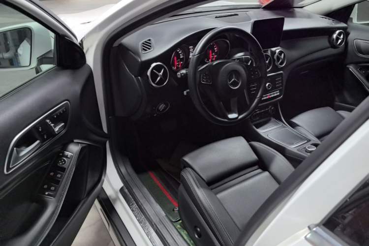 Used Mercedes-Benz GLA 2018 GLA 200 Sport Edition Driver Seat