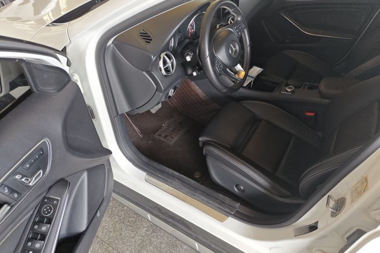 Used Mercedes-Benz GLA 2018 GLA 200 Sport Edition Driver Seat