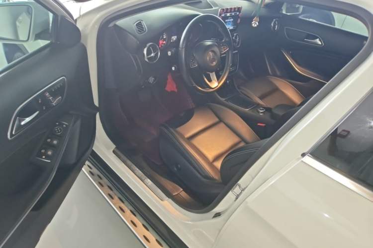 Used Mercedes-Benz GLA 2018 GLA 200 Sport Edition Driver Seat