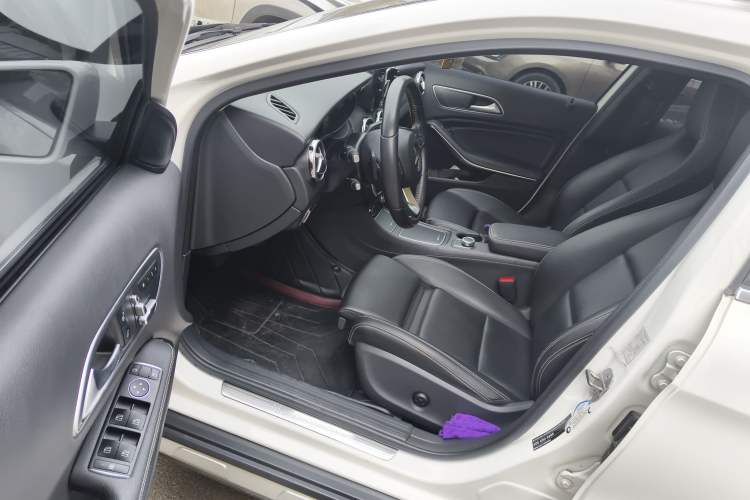 Used Mercedes-Benz GLA 2018 GLA 200 Sport Edition Driver Seat