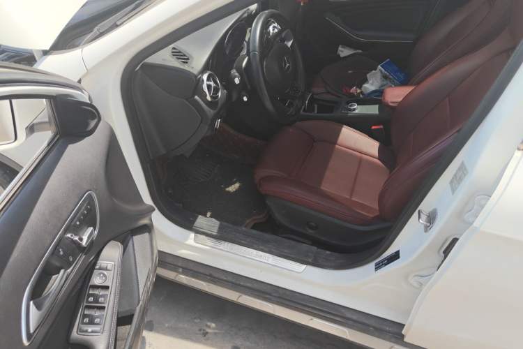 Used Mercedes-Benz GLA 2018 GLA 200 Sport Edition Driver Seat