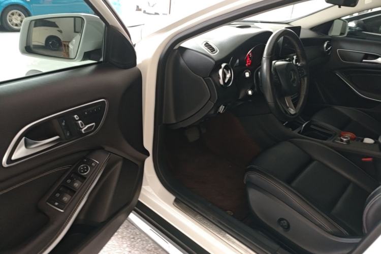 Used Mercedes-Benz GLA 2018 GLA 200 Sport Edition Driver Seat
