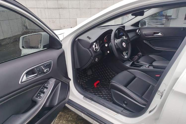 Used Mercedes-Benz GLA 2018 GLA 200 Sport Edition Driver Seat