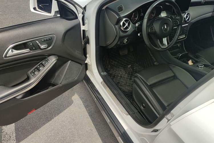 Used Mercedes-Benz GLA 2018 GLA 200 Sport Edition Driver Seat