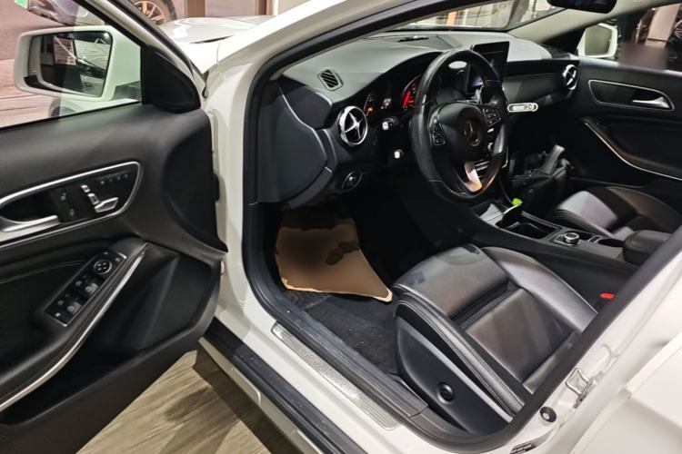 Used Mercedes-Benz GLA 2018 GLA 200 Sport Edition Driver Seat