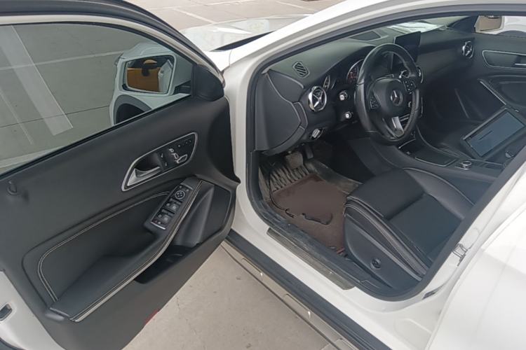 Used Mercedes-Benz GLA 2018 GLA 200 Sport Edition Driver Seat