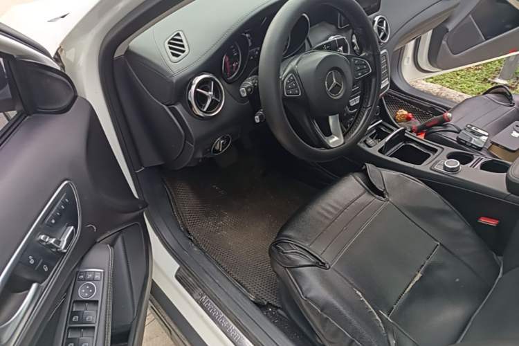 Used Mercedes-Benz GLA 2018 GLA 220 4MATIC Sport Edition Driver Seat