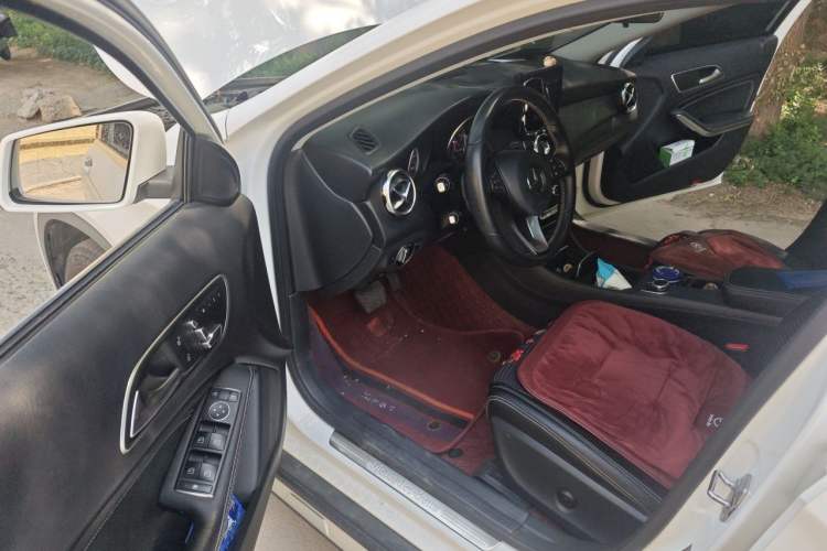 Used Mercedes-Benz GLA 2018 GLA 200 Sport Edition Driver Seat