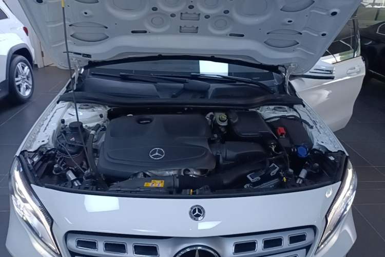 Used Mercedes-Benz GLA 2018 GLA 200 Fashion Model Engine Bay