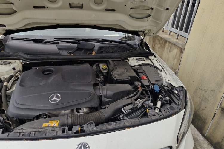 Used Mercedes-Benz GLA 2018 GLA 200 Fashion Model Engine Bay Left