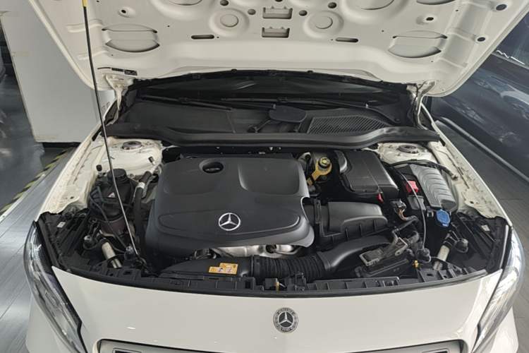 Used Mercedes-Benz GLA 2018 GLA 200 Fashion Model Engine Bay