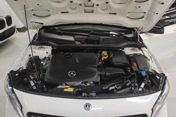 Used Mercedes-Benz GLA 2018 GLA 220 4MATIC Sport Edition Engine Bay