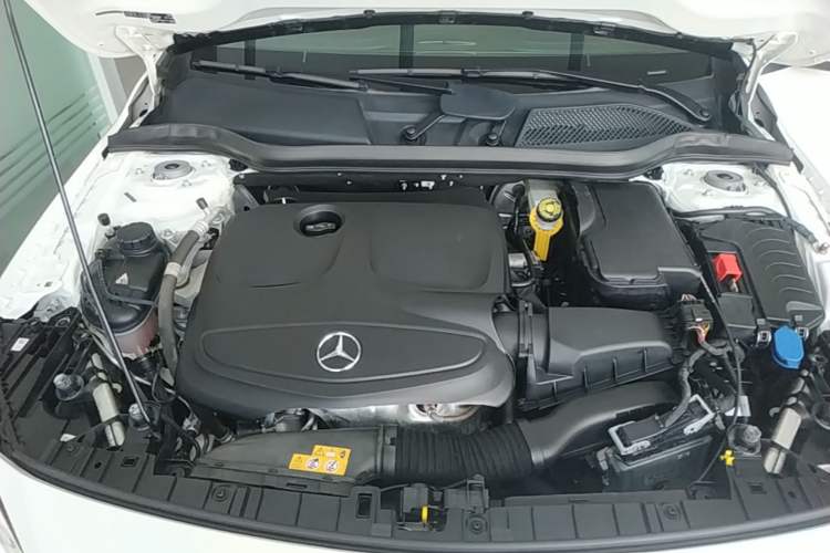 Used Mercedes-Benz GLA 2018 GLA 200 Fashion Model Engine Bay