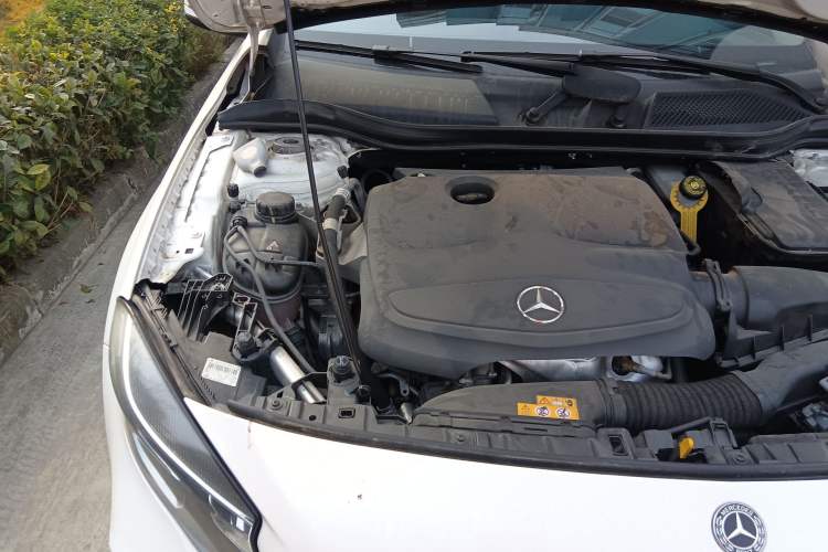 Used Mercedes-Benz GLA 2018 GLA 200 Sport Edition Engine Bay Right