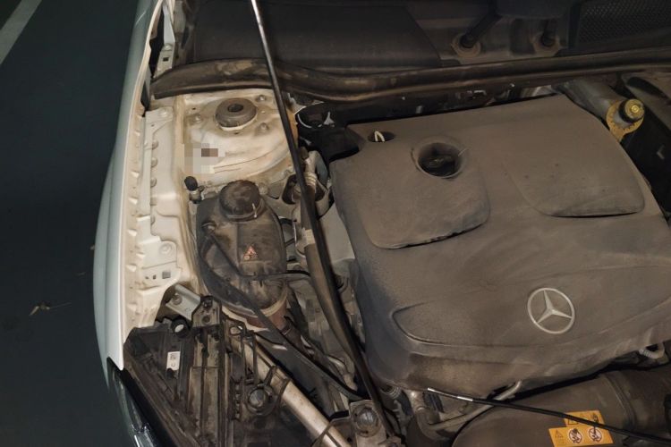 Used Mercedes-Benz GLA 2018 GLA 200 Fashion Model Engine Bay Right