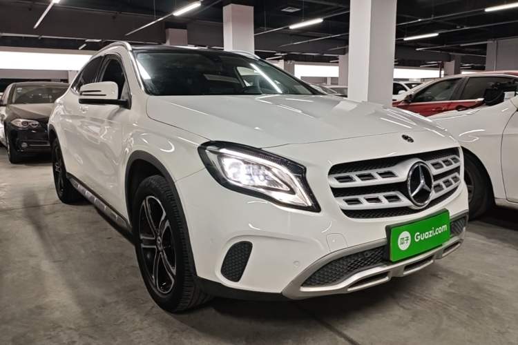 Used Mercedes-Benz GLA 2018 GLA 200 Fashion Model Front Right 45 Deg