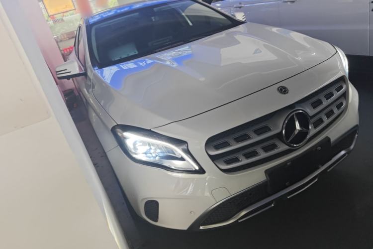 Used Mercedes-Benz GLA 2018 GLA 200 Fashion Model Front Right 45 Deg