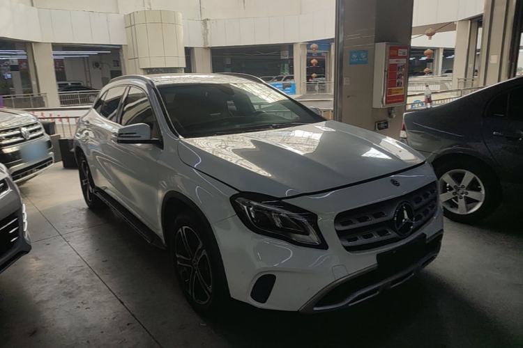 Used Mercedes-Benz GLA 2018 GLA 200 Fashion Model Front Right 45 Deg