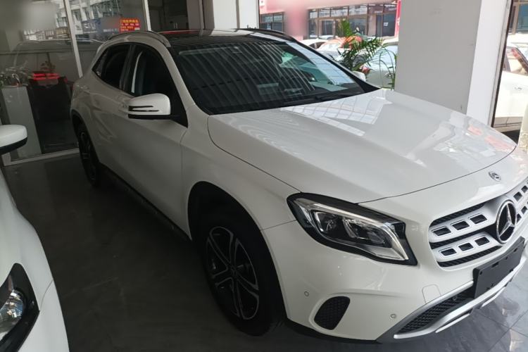 Used Mercedes-Benz GLA 2018 GLA 200 Fashion Model Front Right 45 Deg