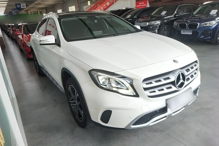 Used Mercedes-Benz GLA 2018 GLA 200 Fashion Model Front Right 45 Deg