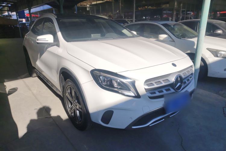 Used Mercedes-Benz GLA 2018 GLA 200 Fashion Model Front Right 45 Deg