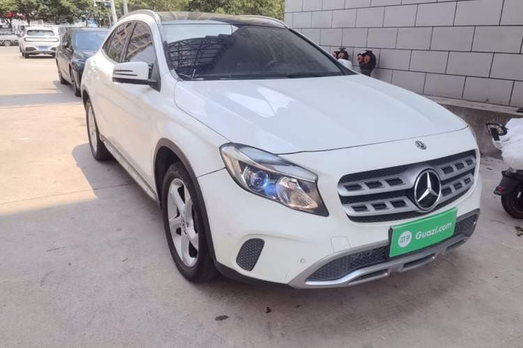 Used Mercedes-Benz GLA 2018 GLA 200 Fashion Model Front Right 45 Deg