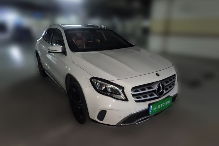Used Mercedes-Benz GLA 2018 GLA 200 Fashion Model Front Right 45 Deg