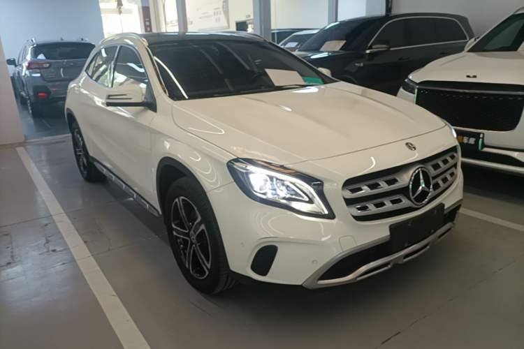 Used Mercedes-Benz GLA 2018 GLA 200 Fashion Model Front Right 45 Deg