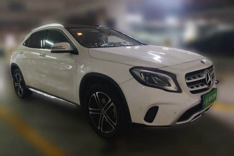 Used Mercedes-Benz GLA 2018 GLA 200 Fashion Model Front Right 45 Deg