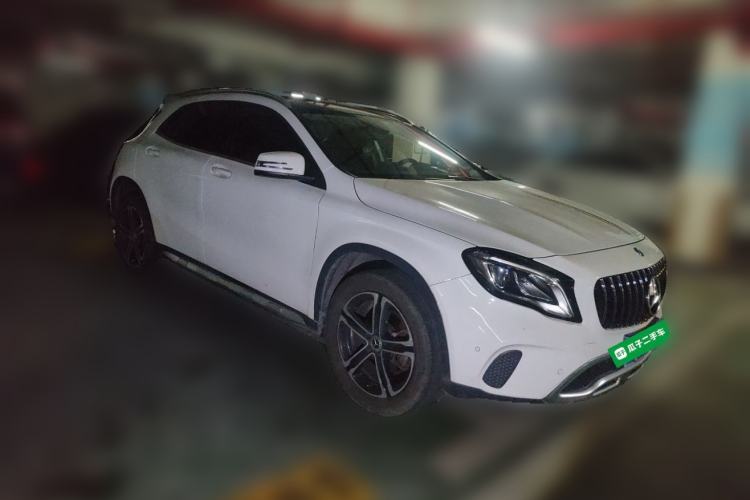 Used Mercedes-Benz GLA 2018 GLA 200 Fashion Model Front Right 45 Deg