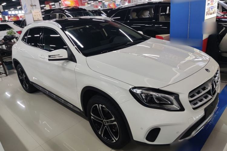Used Mercedes-Benz GLA 2018 GLA 200 Fashion Model Front Right 45 Deg