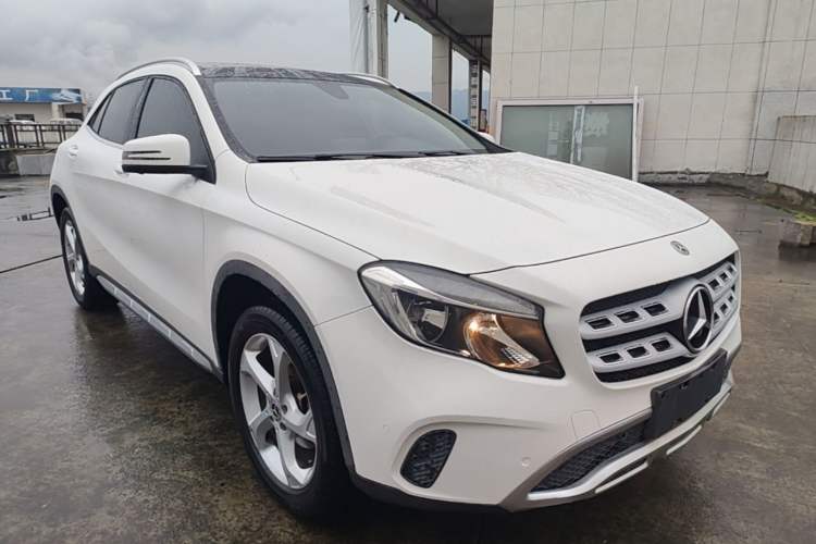 Used Mercedes-Benz GLA 2018 GLA 200 Sport Edition Front Right 45 Deg